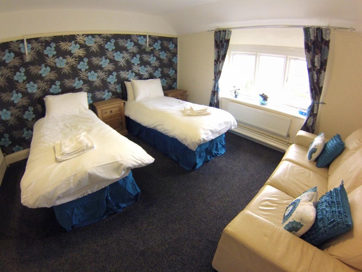 White Lion Hotel Yate Exterior photo