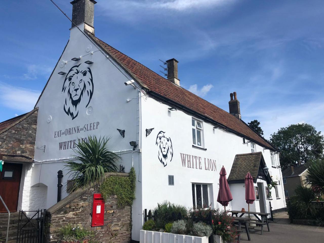 White Lion Hotel Yate Exterior photo